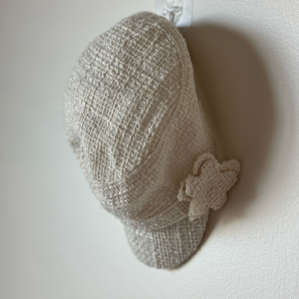 Hat with flower